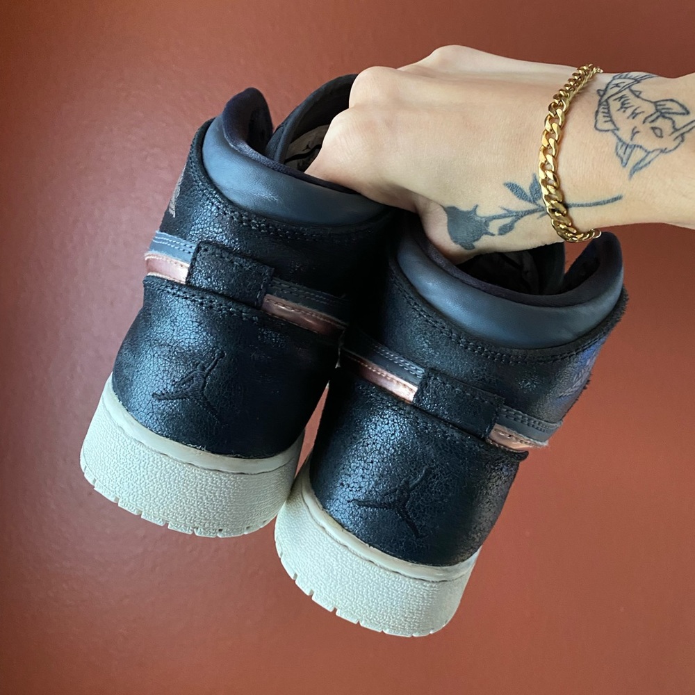 retro 1s orange and black